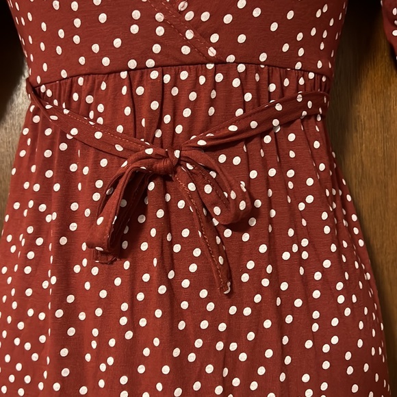 Polka dotted Wrap Dress - Picture 4 of 8